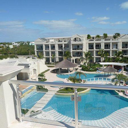 The Atrium Resort Грейс-Бэй Экстерьер фото